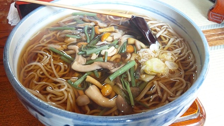 きのこ山菜そば