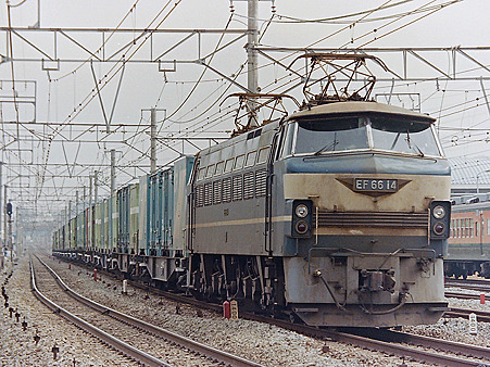 ＥＦ６６１４　貨物列車