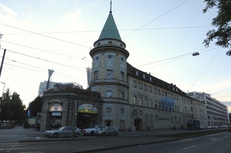 02. Lowenbrau