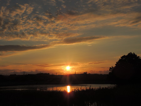 八ッ谷池の夕陽