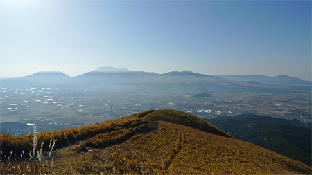 大観峰の秋(2)最先端からの眺め