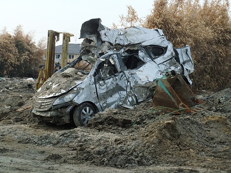 流された車